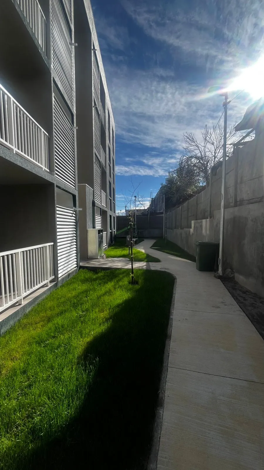 DS49: Las Perdices 1030 — Circulaciones exteriores y paisajismo