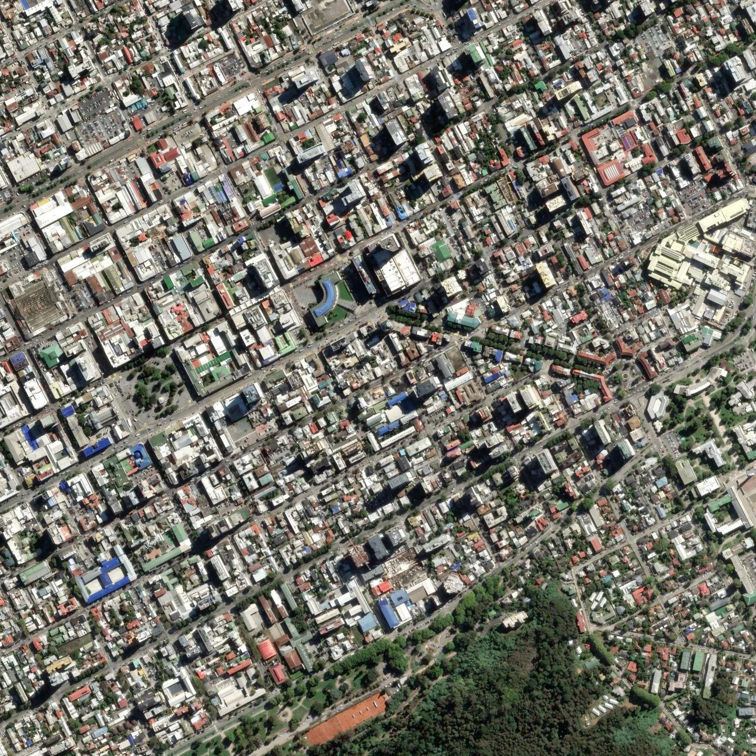 Tres Pascualas: parque y edificación